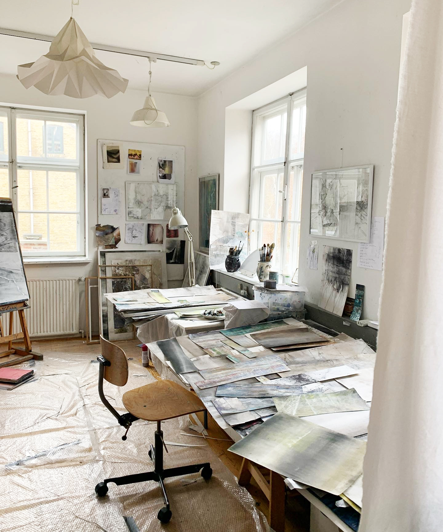 Du er velkommen til at kontakte mig og bes&oslash;ge atelieret i Raadvad efter aftale. Jeg holder ca 4 Open Studio dage om &aring;ret. Skriv en mail hvis du vil skrives op til dem.  Please feel free to contact me!&nbsp;     Raadvad 40 K, 2800 Kongens Lyngby, Dk